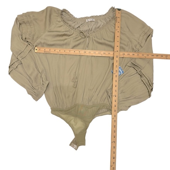 Free‎ People All Tucks Satin Bodysuit Flowy Olive Green Size Small Ballon Sleeve - Picture 6 of 11